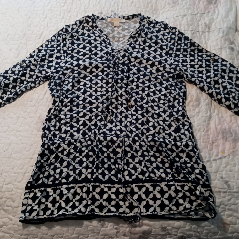 Michael Kors blue and white patterned tunic blouse